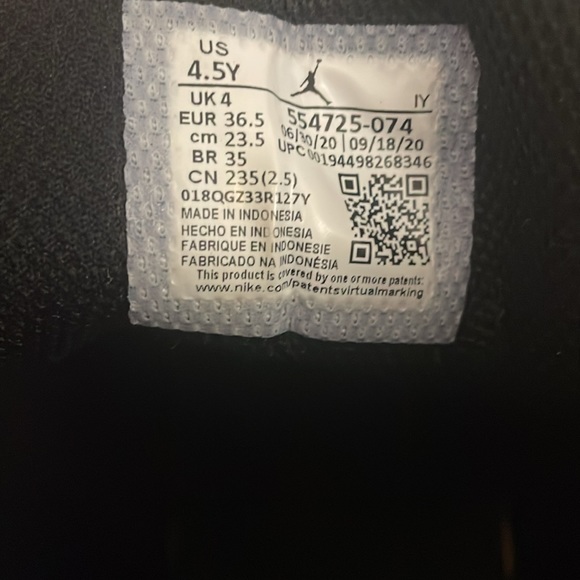 “Banned” Jordan 1 mid 4.5 Y red and black - Picture 4 of 5